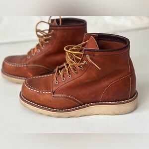 Redwing boots sz 6
6-INCH CLASSIC MOC WOMEN'S SHORT BOOT IN ORO LEGACY LEATHER